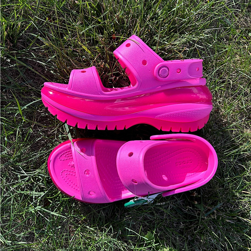 Women’s Crocs Mega Crush Sandal - Juice Size 7